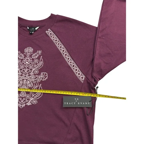 Tracy Evans Womens Embroidered Floral Sweatshirt Plum Burgundy Raglan Medium NEW - Picture 7 of 8
